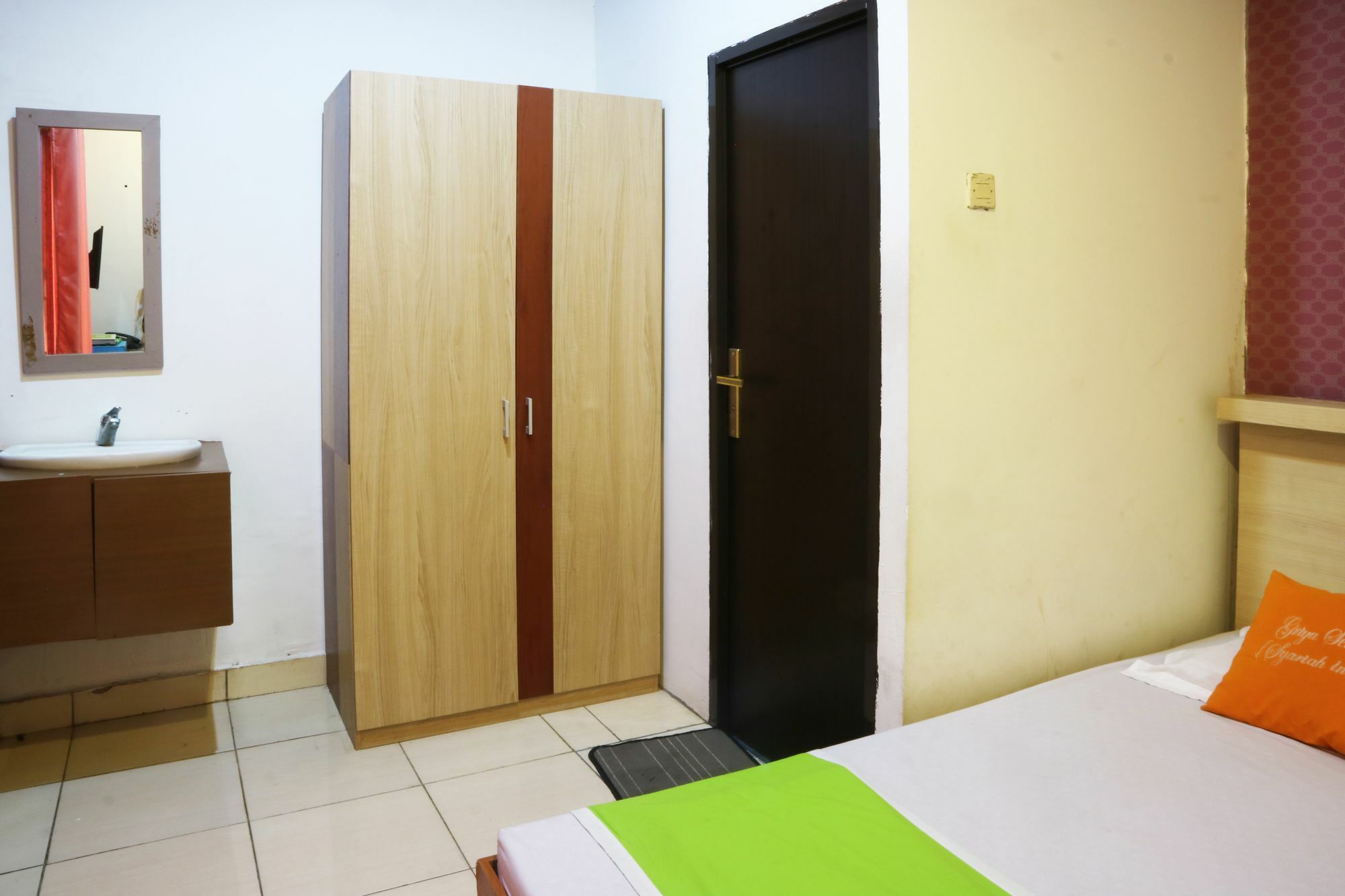 Seungit Syariah Inn Tebet Mitra Reddoorz Cakarta Dış mekan fotoğraf