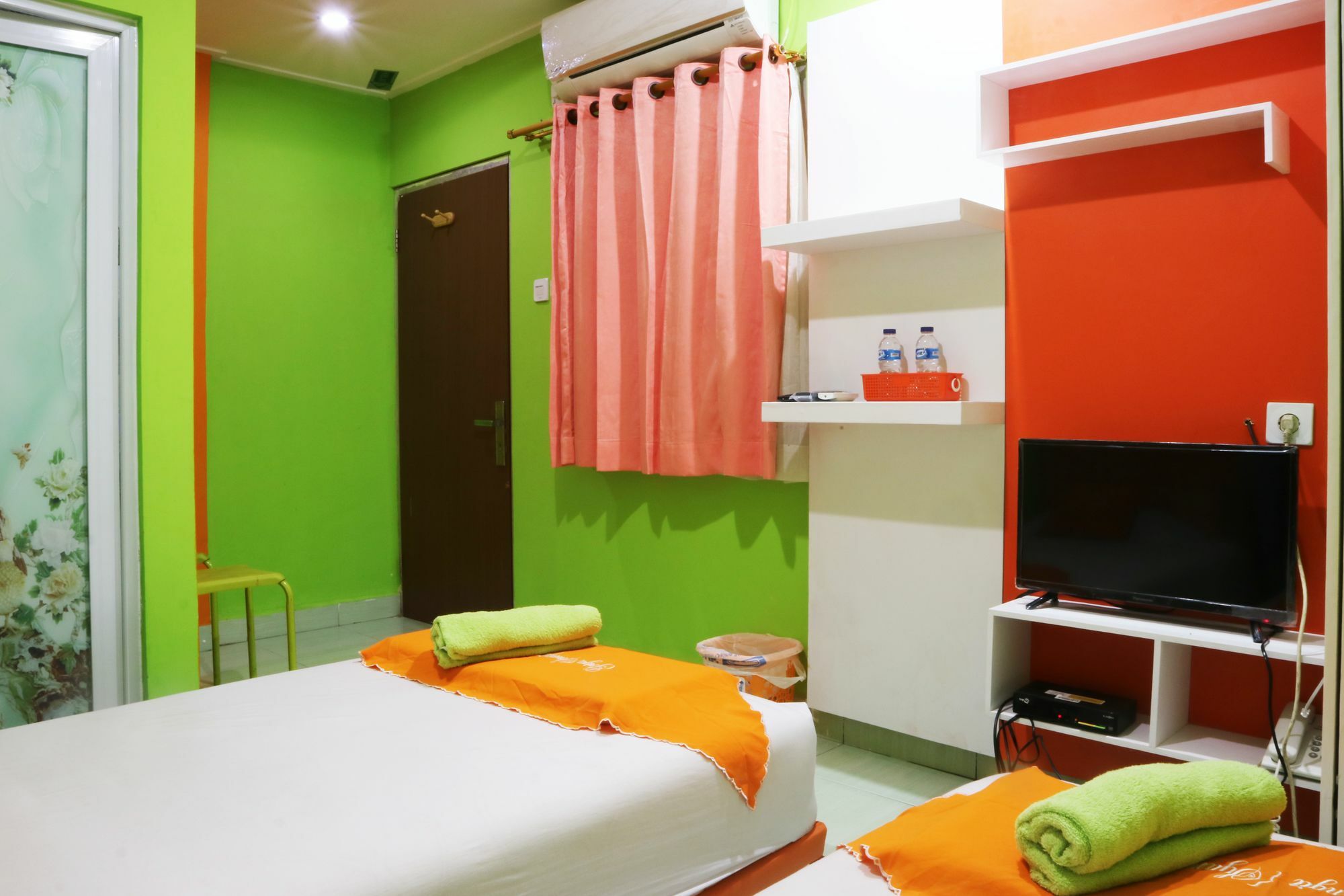 Seungit Syariah Inn Tebet Mitra Reddoorz Cakarta Dış mekan fotoğraf